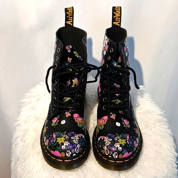 DR. Martens Floral Boots Air Wait With Bouncing Soles👢🌺💮🌸🪻 - Picture 9 of 17